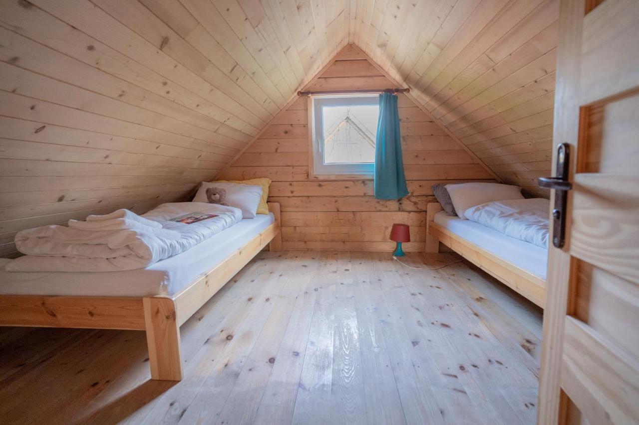 Pod Cyprysami - Surf & Family Resort ยาสตาร์เนีย ภายนอก รูปภาพ