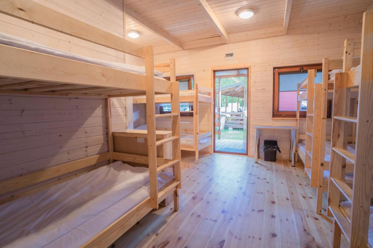 Pod Cyprysami - Surf & Family Resort ยาสตาร์เนีย ภายนอก รูปภาพ